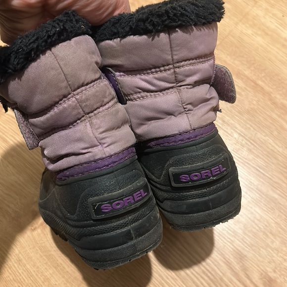 Sorel girls winter snow boots us size 9 - Picture 3 of 4